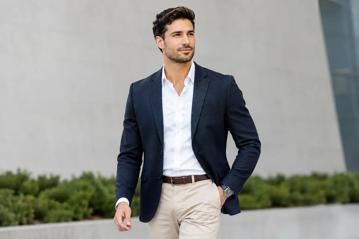Look romero masculino para caminar con orgullo