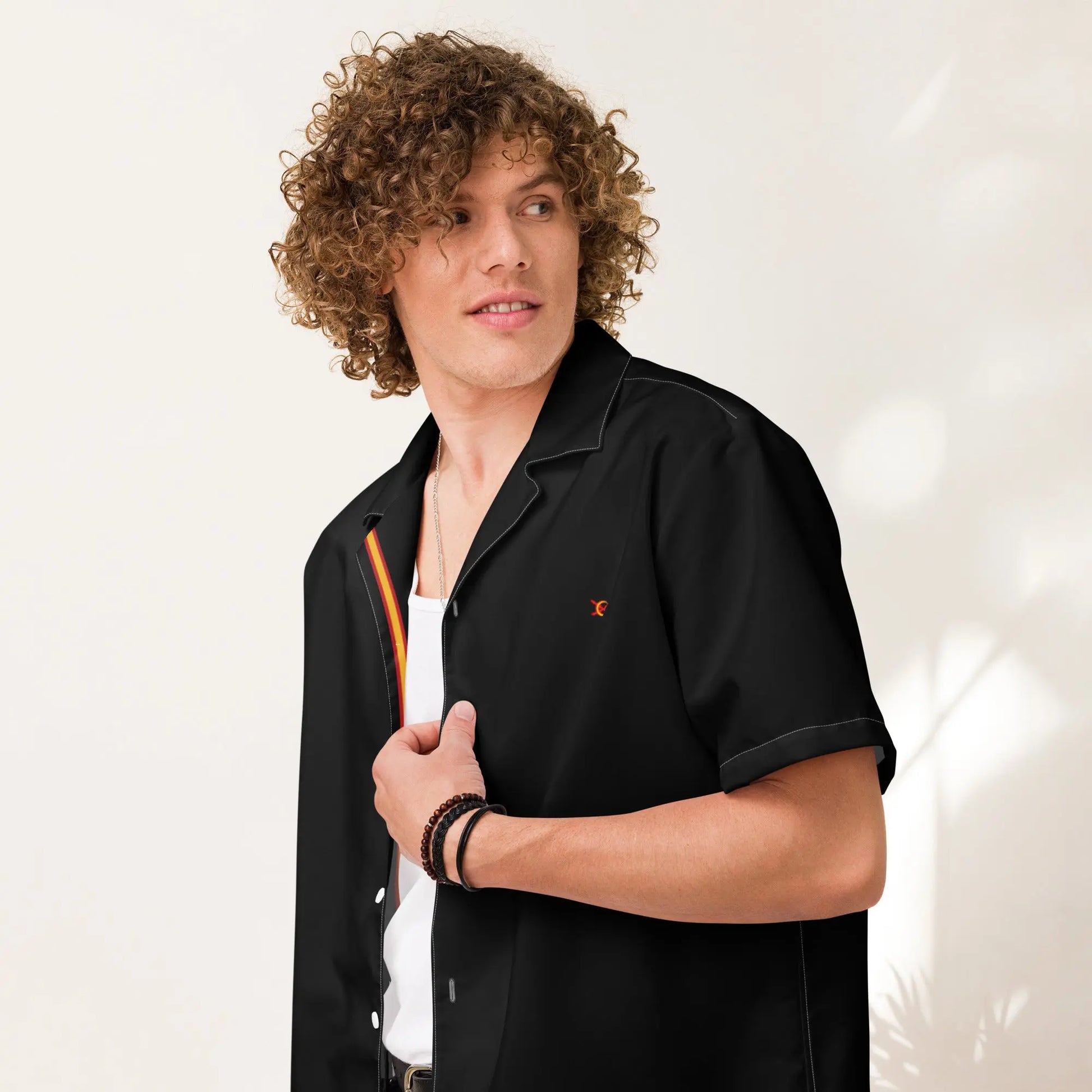 Comprar Camisa Bandera España negra manga corta unisex Bandera España La Flamenca de Borgoña Patricia Muñoz VOX