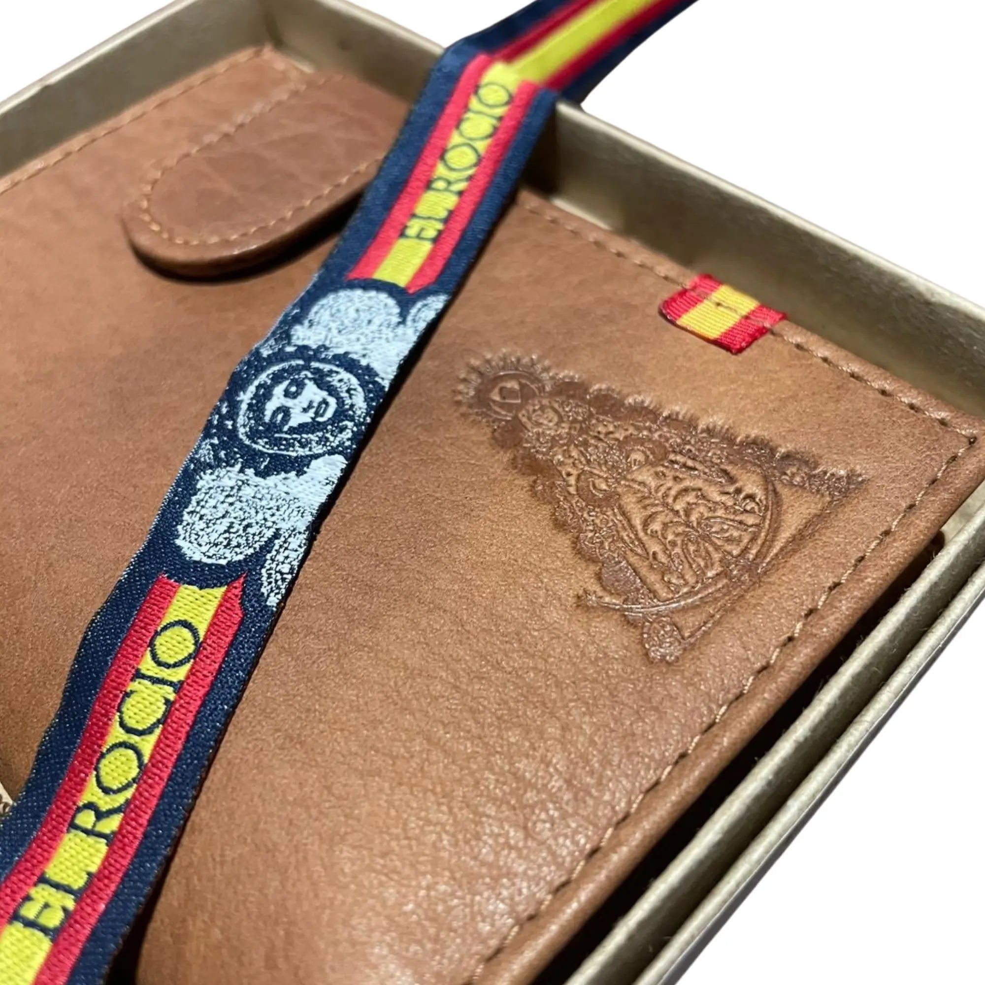 Comprar Lote Virgen del Rocío: cartera de piel y pulsera bandera de España La Flamenca de Borgoña Bandera España