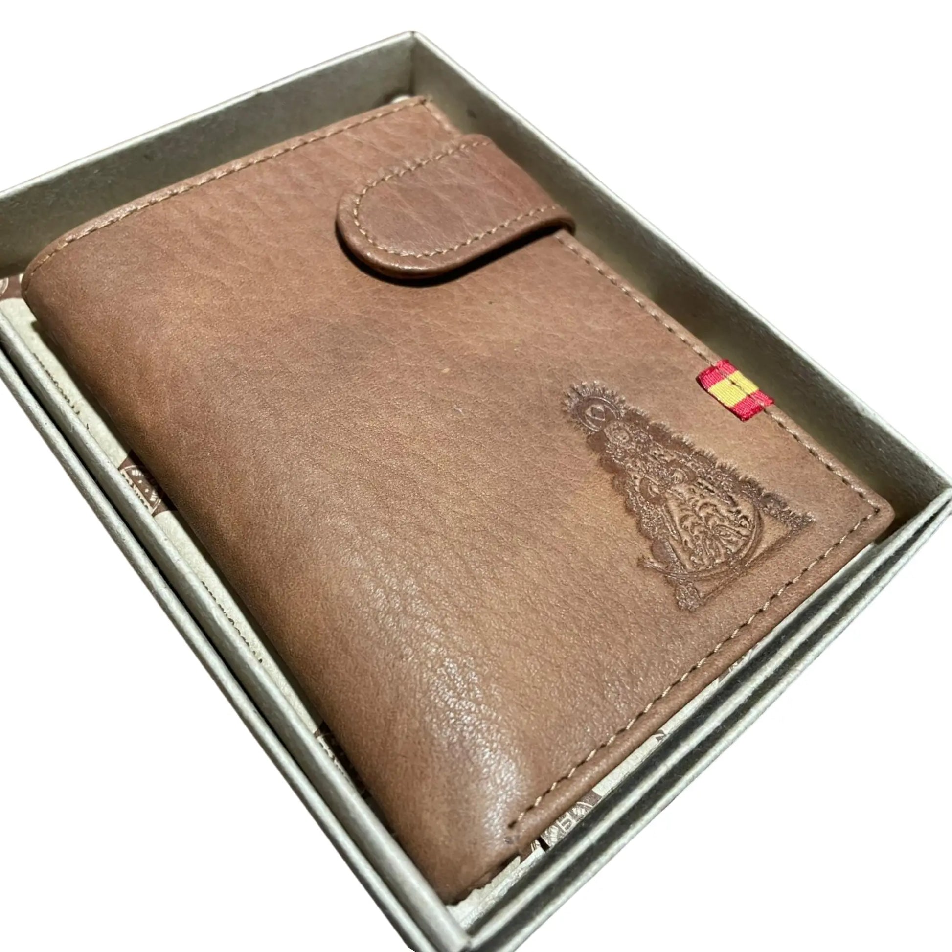 Comprar Lote Virgen del Rocío: cartera de piel y pulsera bandera de España La Flamenca de Borgoña Bandera España