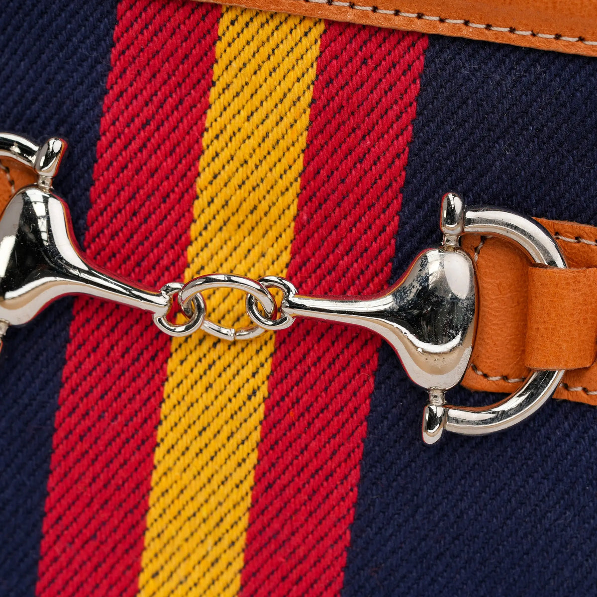Mochila azul marino con bandera de España y adorno ecuestre