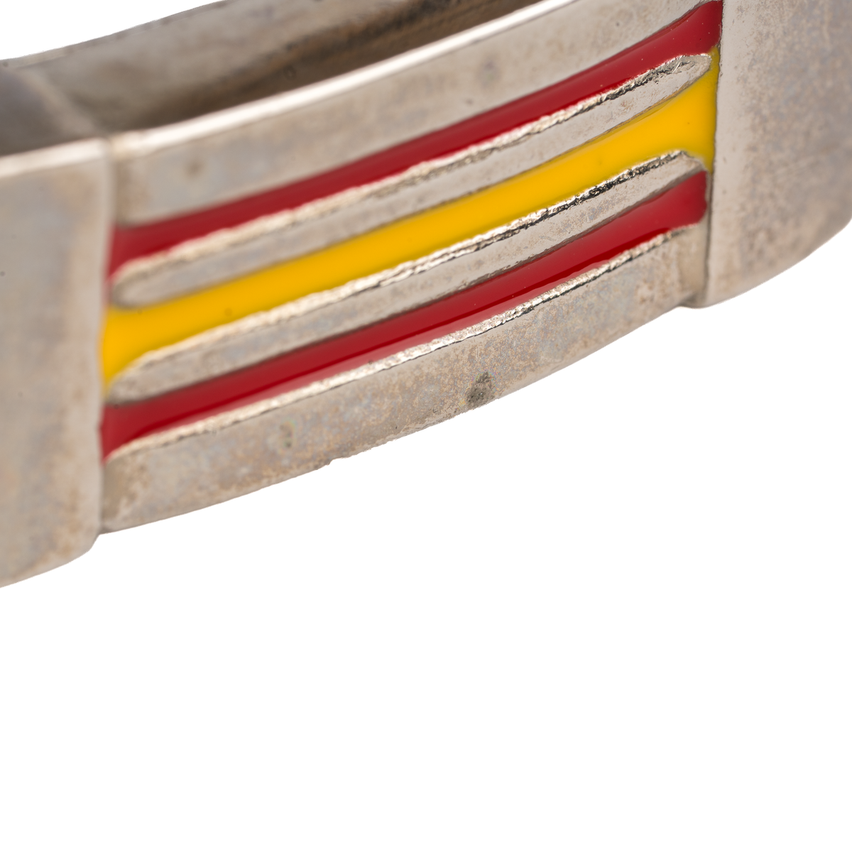 Central enameled leather bracelet with Spanish flag with stitching