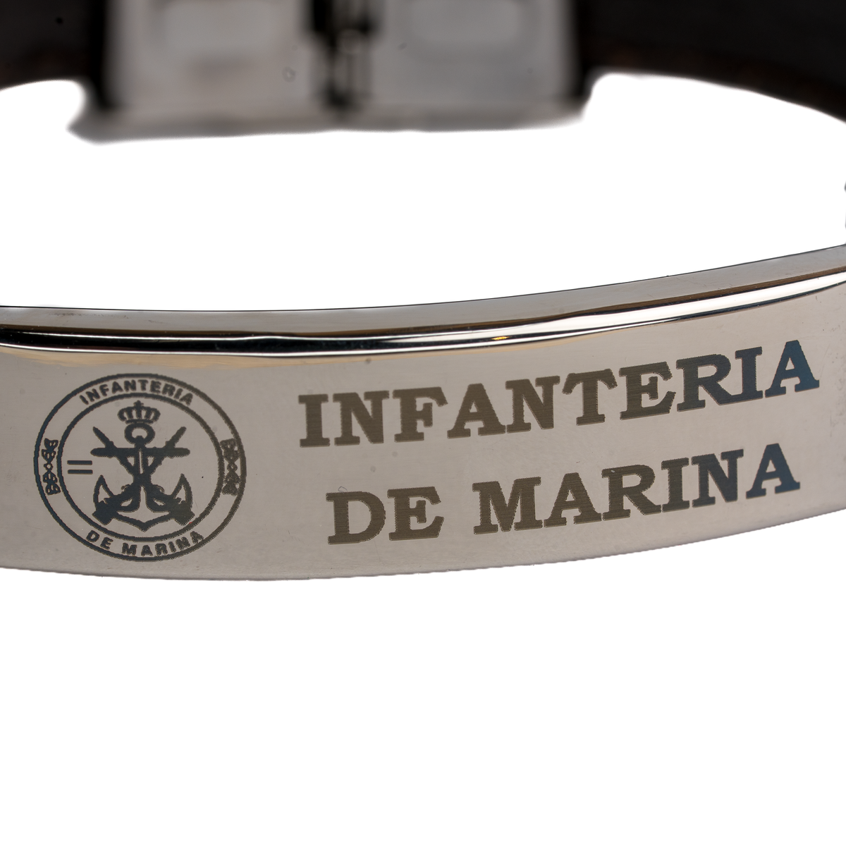 Armband aus kamelfarbenem Wildleder mit spanischem Wappen