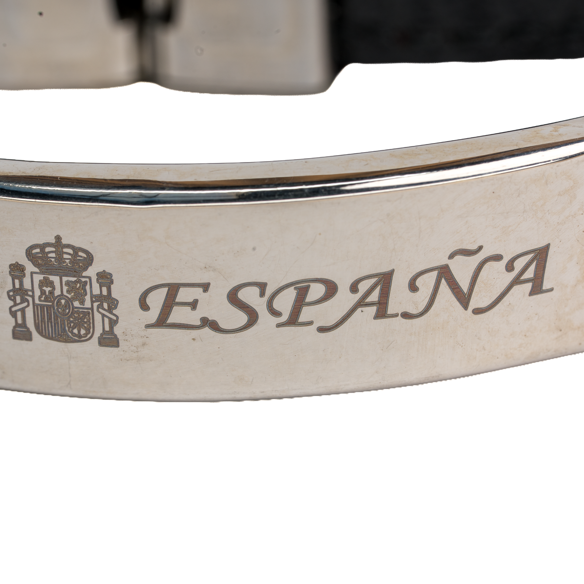 Kamelfarbenes Wildlederarmband mit spanischem Flaggenschild und Nationalschild