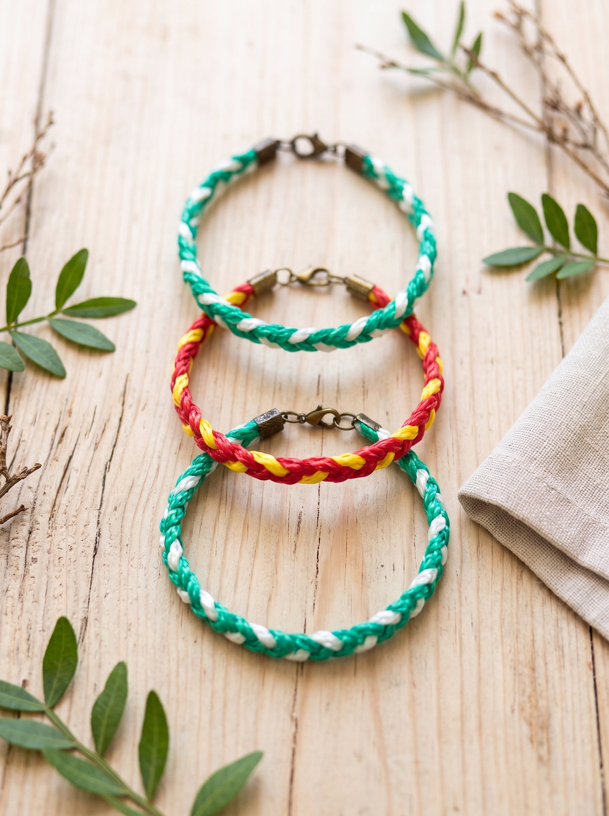 Lot 2 geflochtene Armbänder aus Spanien und Andalusien